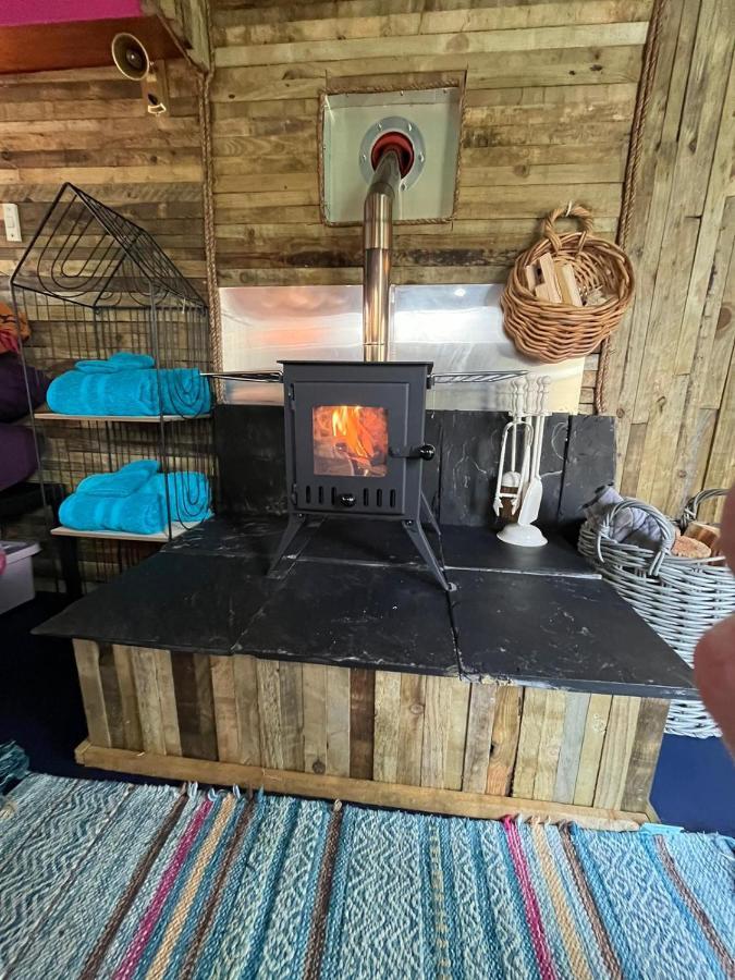 Budget Stay, In Lovely Private Setting With Rustic Charm, Log Burner, Fire Pit, Campers Kitchen & Eco Loo No Bedding Supplied Narberth Ngoại thất bức ảnh
